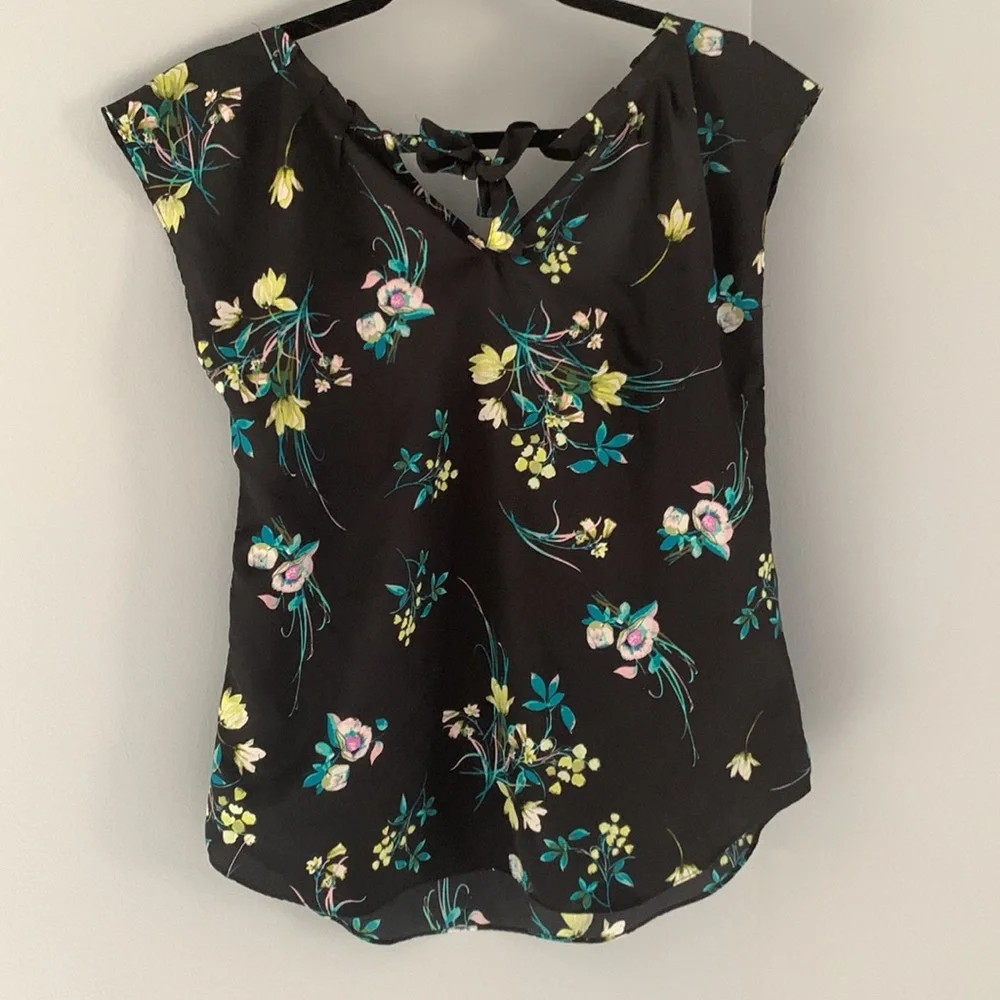 Women’s small black top - Picture 2 of 3